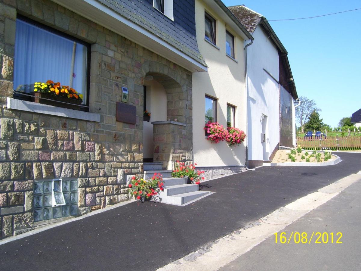 Ferienhaus Neuville In Ruhiger Lage Bullange Exterior photo