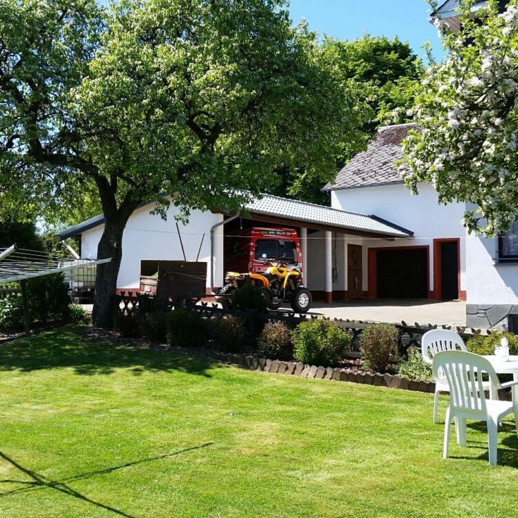 Ferienhaus Neuville In Ruhiger Lage Bullange Exterior photo